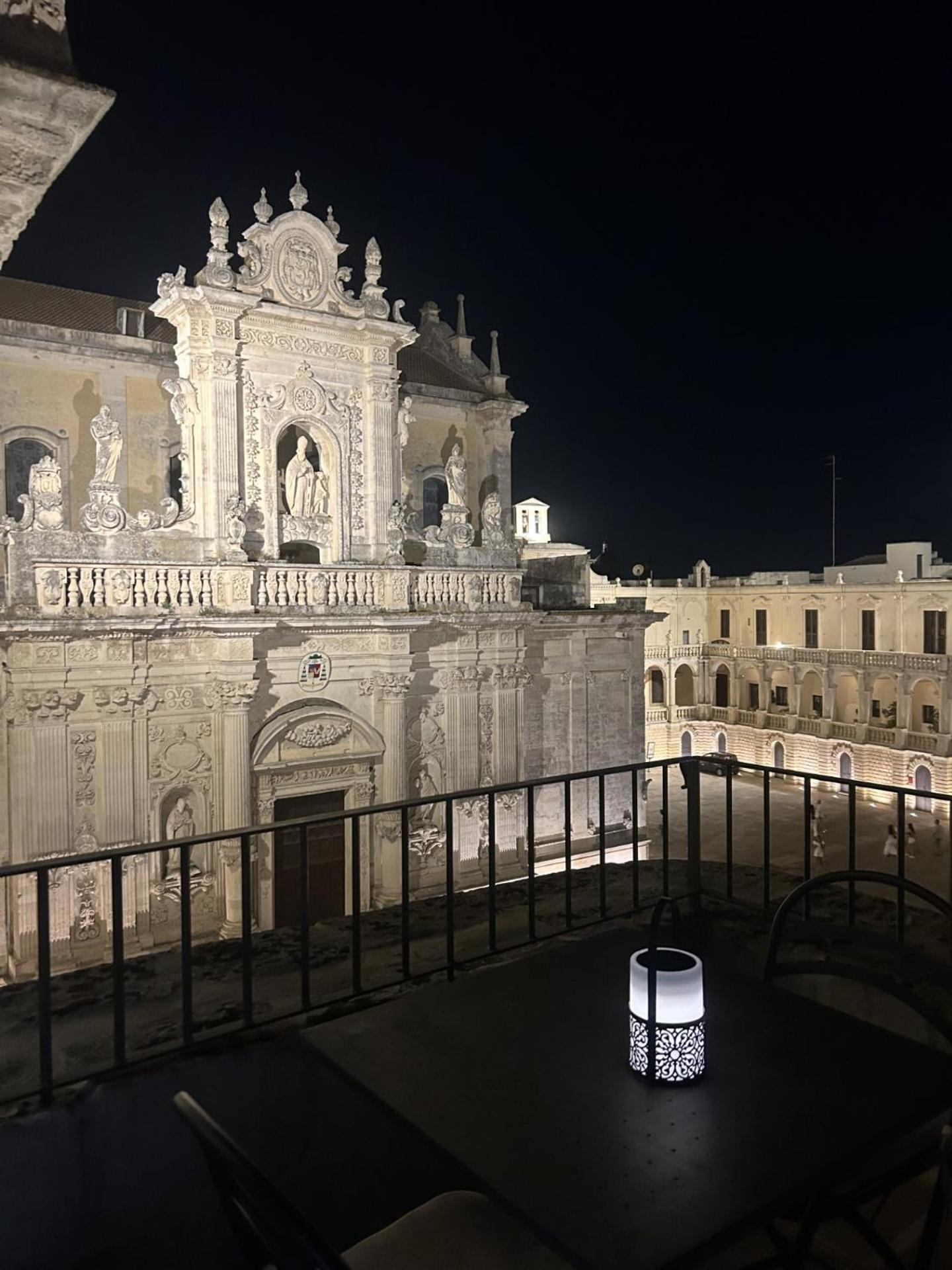 Palazzo Lanzilao'S Rooms Lecce Buitenkant foto